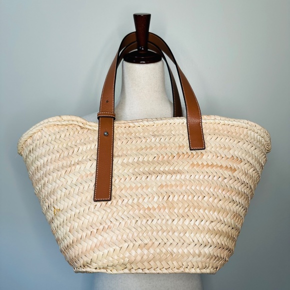 Loewe x Paula’s Ibiza Basket Bag in Palm Leaf with Leather Handles - Picture 4 of 14
